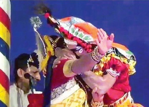 kissing yaksha.